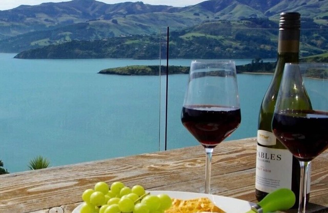LUXURY VIEWS - AKAROA HOLIDAY HOUSE, family friendly in Akaroa