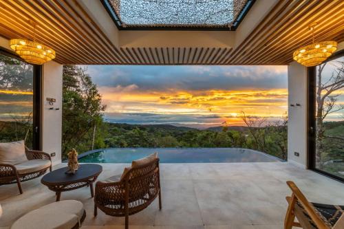 Luxury villa on the Cloud Forest Infinity Pool