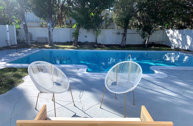Luxury Villa, 3bed/2bath Great Location with Pool