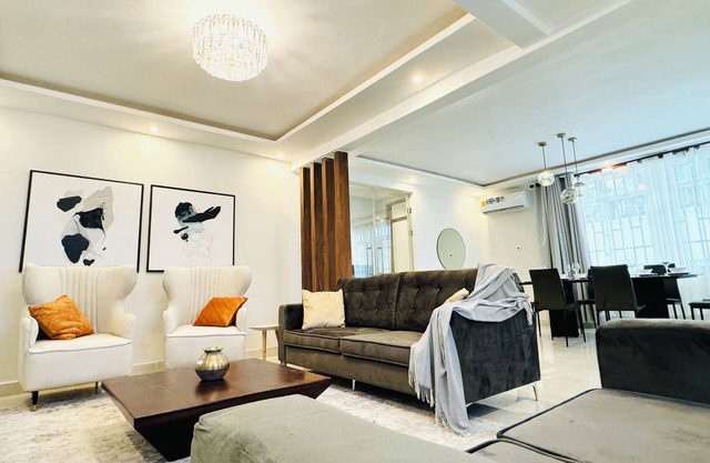 Luxury Villa - 4BR/4.5BA - WiFi - 5Min From Labadi Beach/Car+Driver Rental