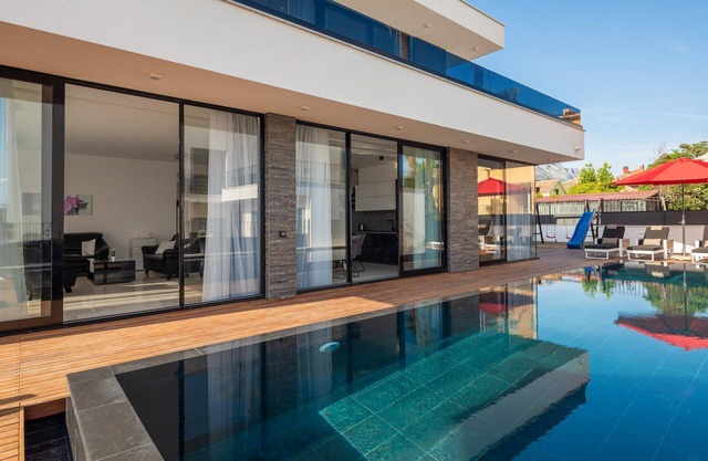 Luxury Villa Anchor with Heated Pool