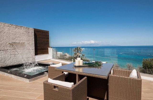 Luxury Villa Cavo Mare Meltemi with pool & jacuzzi