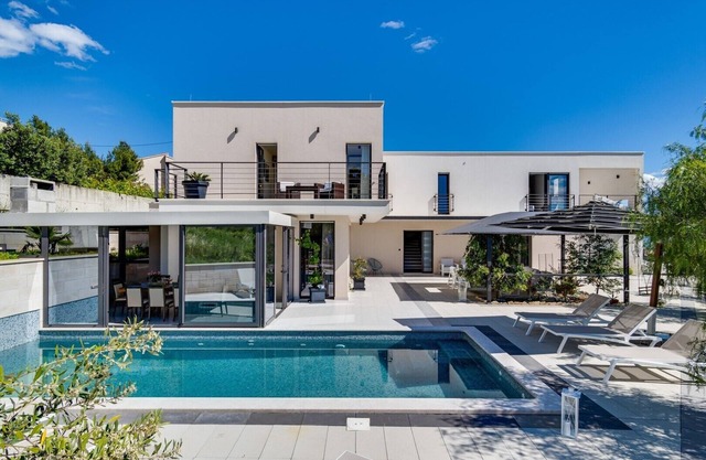 Luxury villa Cecilia with 4 en-suite bedrooms located 250m from the beach in Podstrana, max 8 people