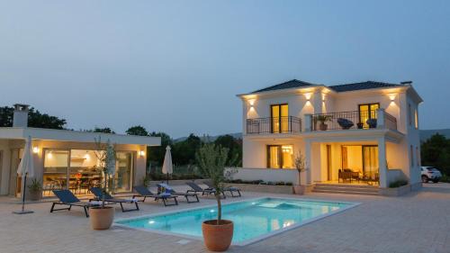Luxury Villa Decima near Split - Pool & Tennis Retreat