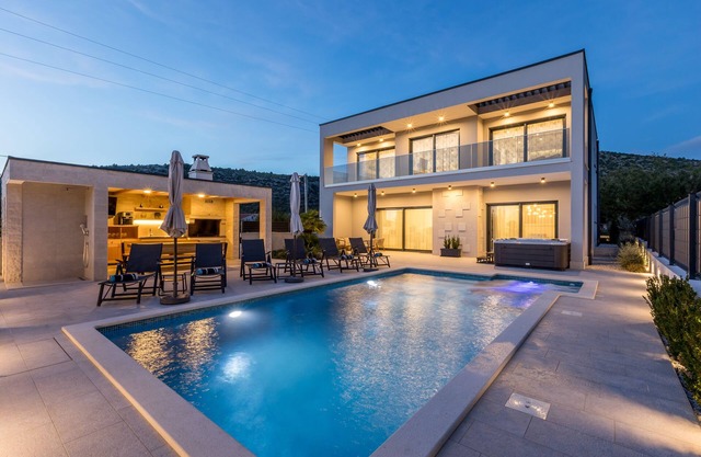 Luxury villa Diana with heated pool near Split