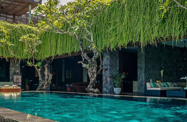 Luxury Villa Escape with Exceptional Staff – 1028