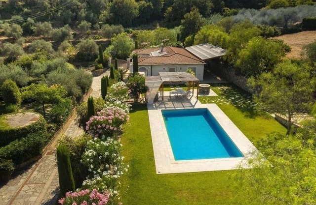 Luxury villa for families and vacationers with PET s