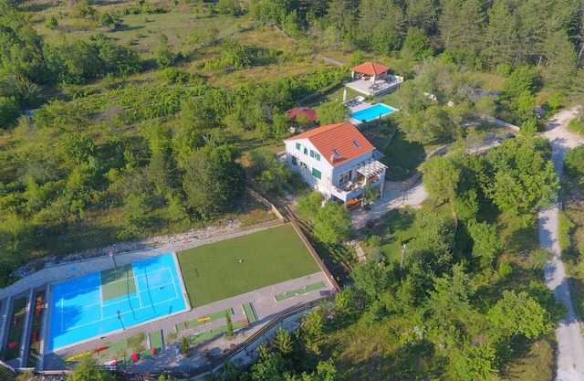 Luxury Villa HEAVEN No. 2, heated pool, for 11, near Split