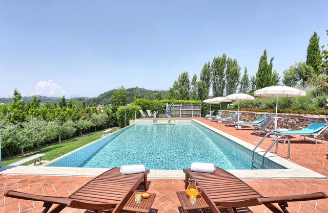 Luxury Villa in Tuscany with Pool near Pisa and Florence - Eight Bedrooms 14 pl