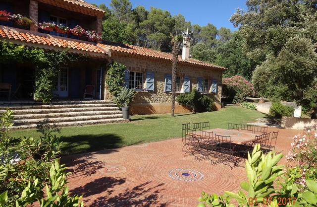 Luxury Villa in Villecroze - Dive into Paradise with Your Private Oasis!