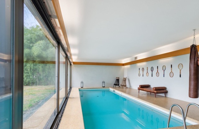Luxury Villa: Indoor Pool and Sauna
