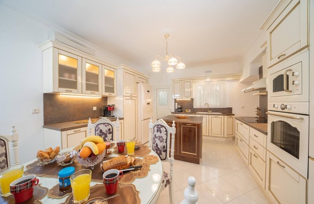 Luxury Villa Irene Metaxata