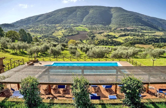 Luxury Villa up to 40/50 guest - Assisi- Swimming pool & Tennis Court
