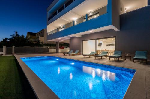 Luxury Villa La nonna Ana - heated pool, sea view, near Split