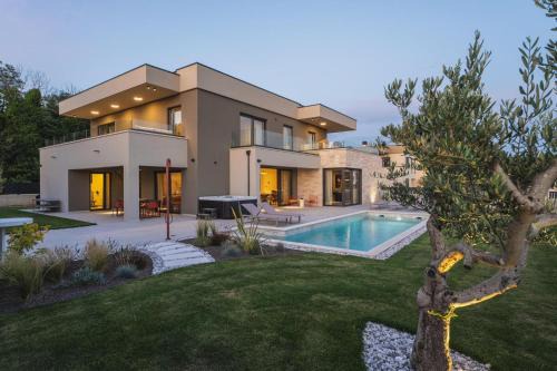 Luxury Villa Limes