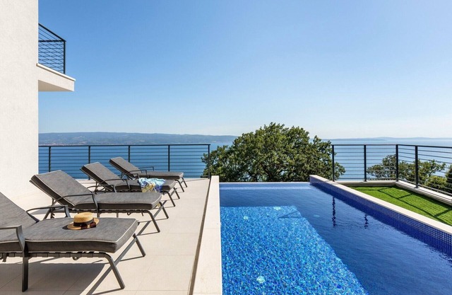 Luxury VILLA LIPA with heated pool, sauna, open sea views, 10 persons max