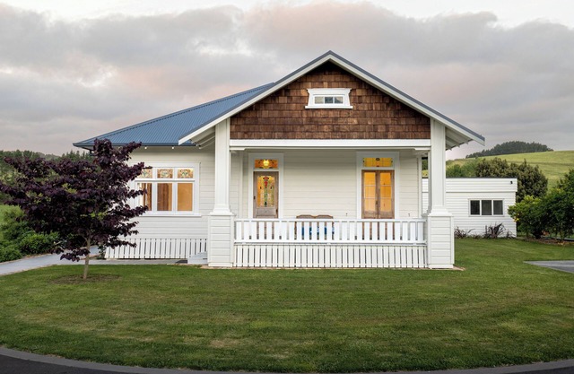 Luxury Villa located close to Cambridge and Lake Karapiro and The Velodrome .