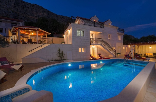 Luxury Villa Maja with 4 bedrooms, heated, private 32m2 pool, Jacuzzi, fitness room, sauna