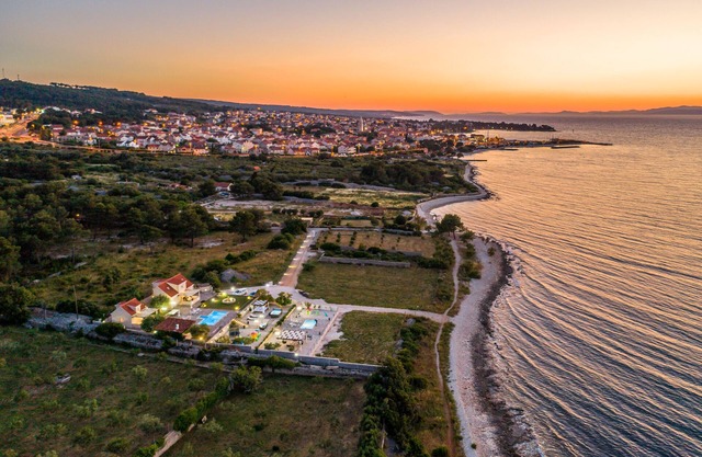 Luxury Villa MIS with private beach,heated pools,jacuzzi,kids pool+6 bikes (6+4)