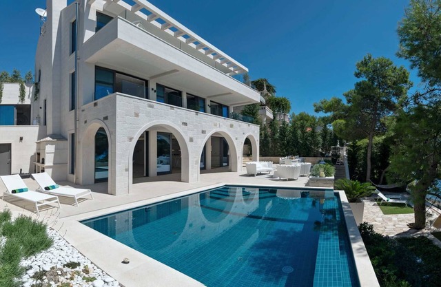 Luxury Villa Notturno with Infinity Pool