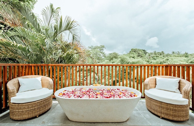 Luxury Villa Overlooking to River and Jungle - Indah 4