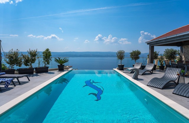 Luxury Villa POCRNJA with private heated pool, jacuzzi, sauna and pool table