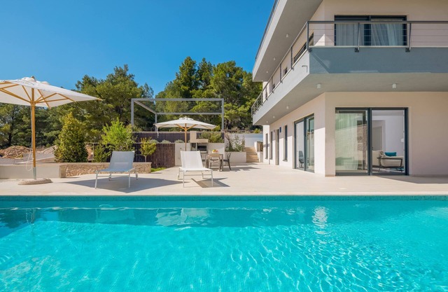 Luxury Villa Romeo with Heated Pool
