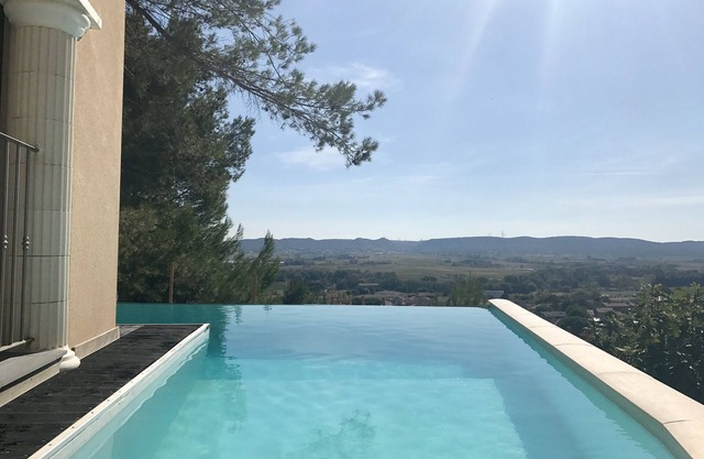 Luxury villa: SPA, infinity pool on the hillside