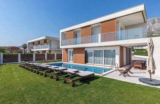Luxury Villa Sheley with private heated pool-Split