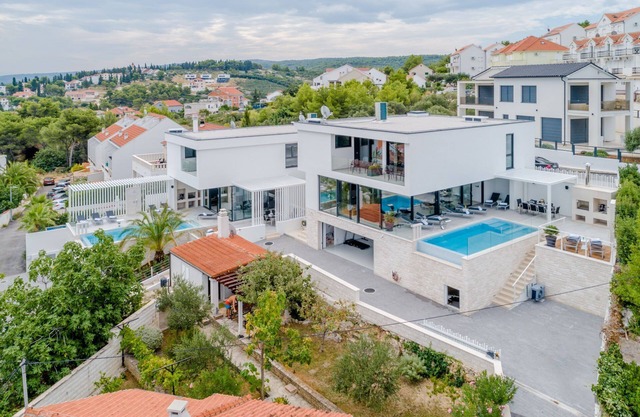 Luxury Villa Soleil with Swimming Pool