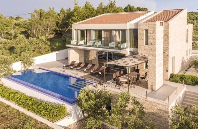 Luxury Villa Spectrum with Heated Pool
