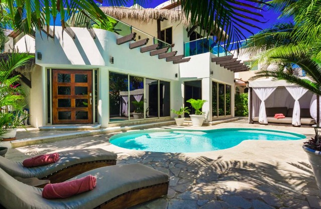Luxury Villa steps to the beach