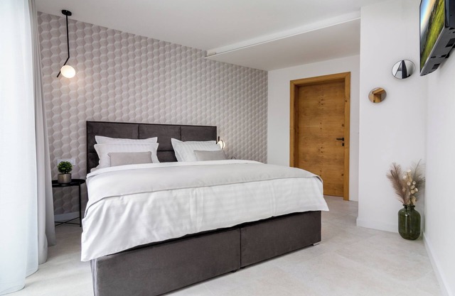 Luxury Villa TopHill offers heated infinity pool, Jacuzzi, Sauna, Media room .