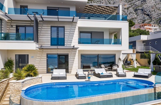 Luxury Villa Vision with Pool