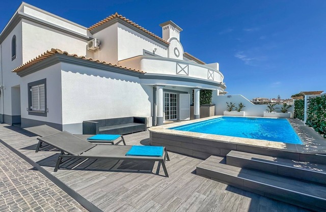 ★Luxury Villa walking distance Galé Beach, Albufeira