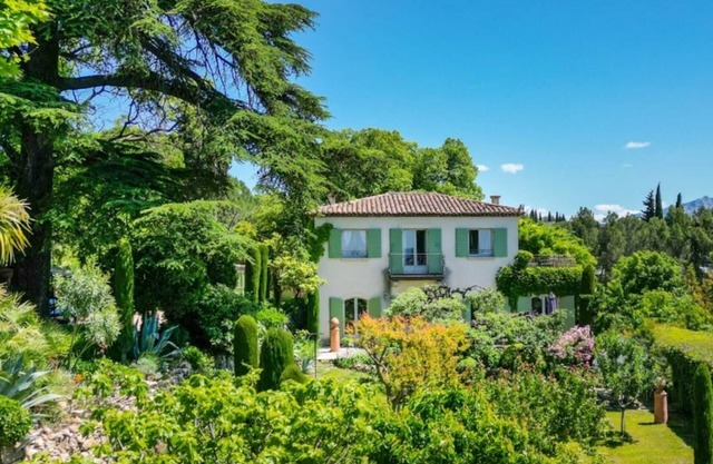 Luxury Villa with Pool & Panoramic Views in Aix-en-Provence City Center