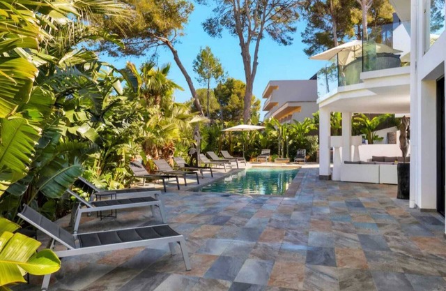 Luxury Villa with Direct Sea Access