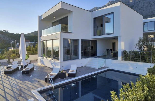 Luxury villa with heated pool in the most posh area of the city