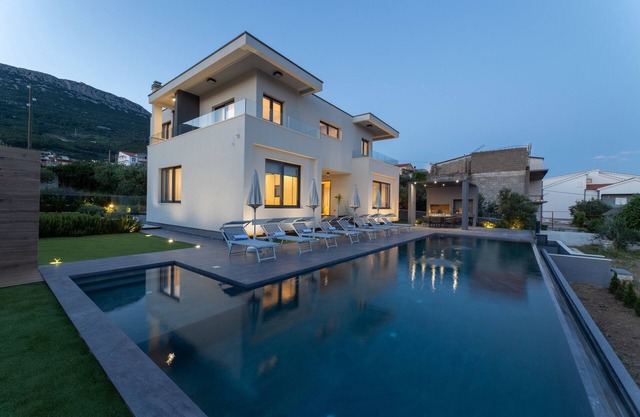 Luxury villa with a swimming pool Kaštel Stari, Kaštela (K-24431)