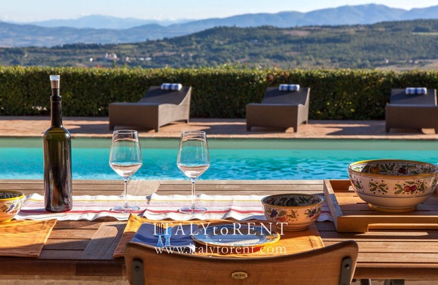 Luxury villa with pool, magnificent views. Air conditioning, wifi. Sleeps up 7