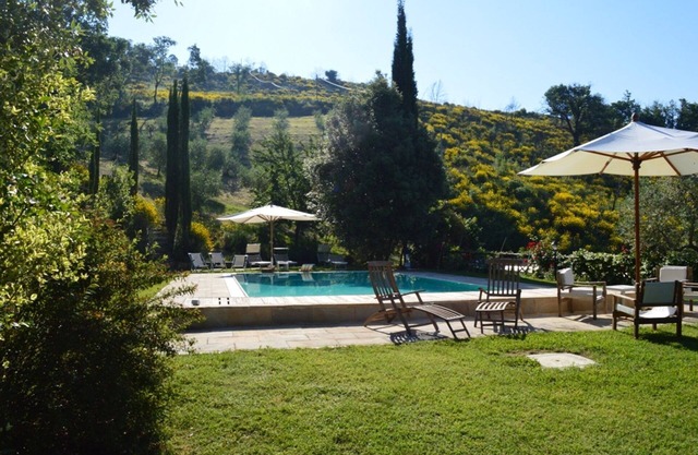 Luxury Villa with large Pool and breathtaking mountain views