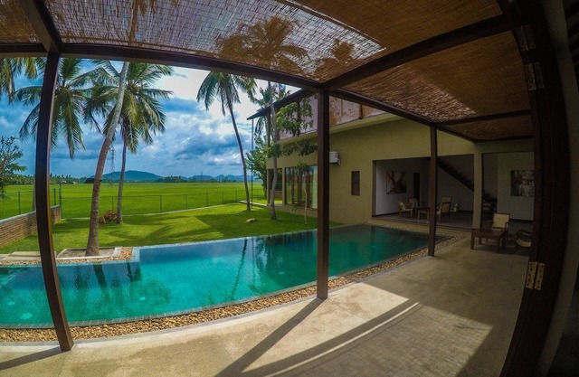 Luxury Villa with an outdoor pool - BNB (10P)