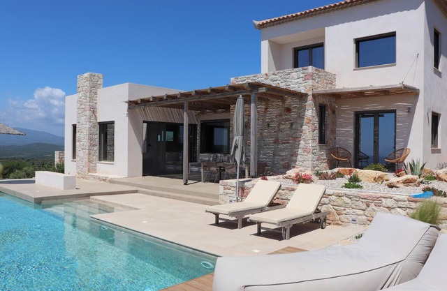 Luxury villa with pool above the picturesque Finikounda Bay, Peloponnese