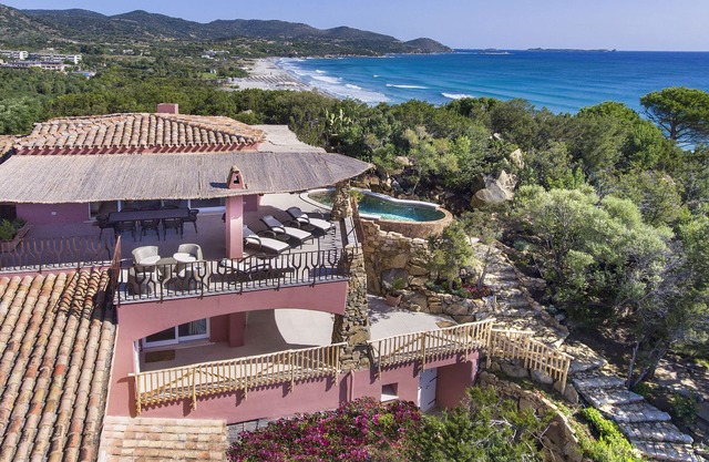 Luxury villa with private pool and breathtaking view of the sea