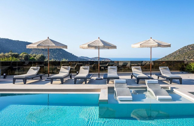 Luxury Villa with Sea Views, Fire Pit & near beach