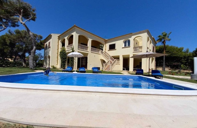 Luxury Villa with Seaview and private Beach access