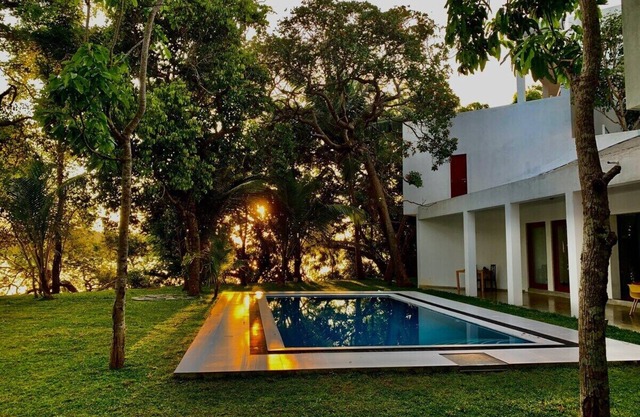 Luxury Villa With Swimming Pool - 10 Minutes From the Beach