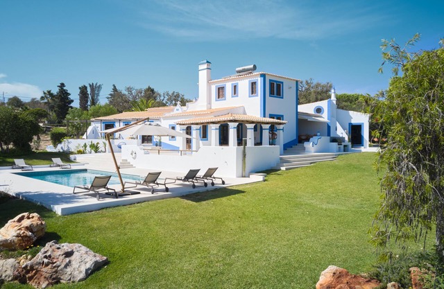 Luxury villa with tennis court & heated pool