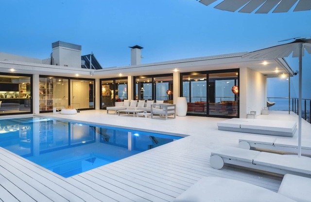 Luxury w/ Sea Views 15 min to central Barcelona!