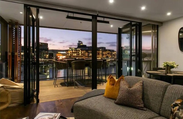 Luxury Waterfront Apartment in Auckland | 1BR